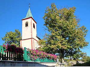 Sparbach, Filialkirche hl. Nikolaus, ehem. Wehrkirche, 13. Jh. (?) - Saalkirche mit Rundapsis und vorgestelltem West-Turm