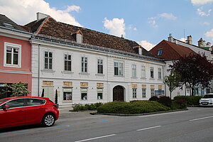 Langenzersdorf, sog. Haader Haus, ehem. Poststation, Korneuburgerstraße Nr. 20, Biedermeierfassade