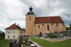 St. Johann in Engstetten, Pfarrkirche hl. Johannes der Täufer, spätgot. Hallenkirche mit vorgestelltem Westturm