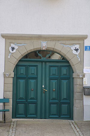 St. Peter in der Au, Einfahrtsportal des Werthgarnerhauses, 1615 bezeichnet