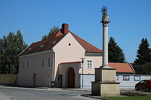 Zillingdorf, Pfarrhof, barocker Bau, um 1800 umgebaut