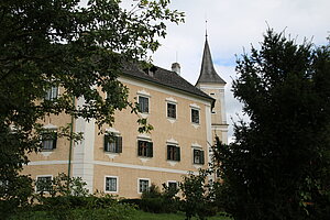 Mühlbach am Manhartsberg, Schloss, erhöht in der Ortsmitte, um 1600 Schlossneubau