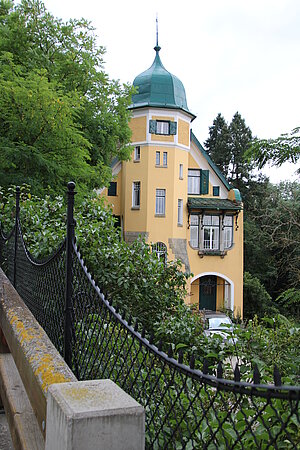 Schönberg am Kamp, Neustifterstraße: Villa Herta, späthistoristisch romantische Villa, um 1900