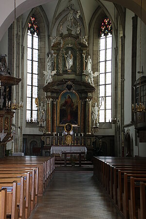 Marchegg, Pfarrkirche hl. Margaretha, Blick in den Chor mit Hochaltar von 1660