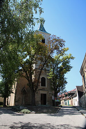 Bad Fischau, Pfarrkirche hl. Martin, urspr. romanischer Bau, im 18. Jahrhundert umgebaut