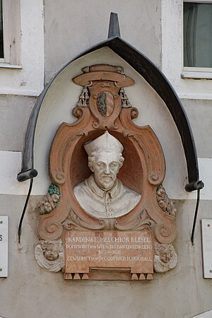 Kirnberg an der Mank, sog. Schloss Kirnberg, hofseitig Denkmal für Kardinal Melchior Khlesl, Zelezny, um 1905/06