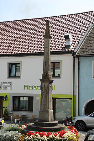 Arbesbach, Pranger am Marktplatz, 1615