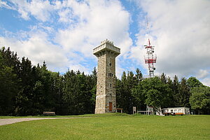 Elisabeth-Warte und Sender auf dem Plattenberg