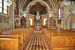 Staatz, Pfarrkirche hl. Martin, Kircheninneres mit neugoischer Ausstattung