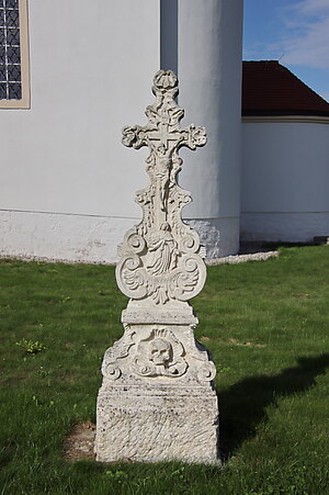 Reinprechtspölla, Pfarrkirche hl. Pankraz, spätbarocker Grabstein