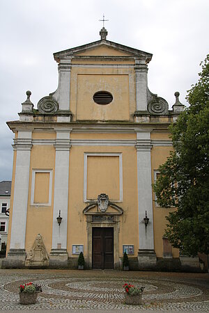 Straß im Straßertal, Pfarrkirche Mariae Himmelfahrt, frühbarocke Saalkirche mit Querschiff von 1638-46