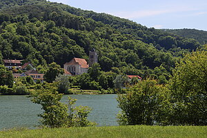 Blick auf Greifenstein mit Pfarr- und Wallfahrtskirche Maria Sorg