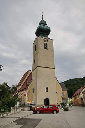 Reinsberg, Pfarrkirche hl. Johannes der Täufer, gotische Hallenkirche mit barockem Westturm