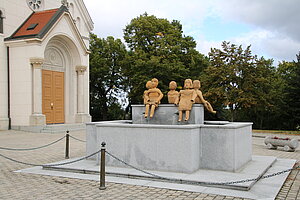 Staatz, Brunnen vor der Pfarrkirche