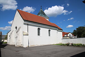 Markthof, Pfarrkirche hl. Georg, Teil einer mittelalterlichen Wehranlage, im Kern romanische Kirche, barockisiert