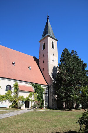 Raabs an der Thaya, Pfarrkirche Mariä Himmelfahrt, im Kern romanisch, gotisch gewölbtes Langhaus