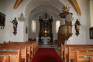 Wiesmath, Pfarrkirche hll. Peter und Paul, 15. Jh., Blick Richtung Hochaltar, 1. Hälfte 18. Jh.