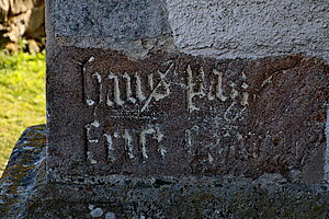 Gerolding, Pfarrkirche hl. Johannes der Täufer, Inschrift Hans Pfarrer, die Jahreszahl 1422 nicht mehr erkennbar