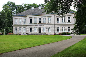Würmla, Schloss Würmla, 1894 nach Plänen von Johann Julius Romano Ritter von Ringe anstelle eines Wasserschlosses des 16. Jh. errichtet, heute Gemeindeamt