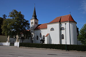 Reinprechtspölla, Pfarrkirche hl. Pankraz, im Kern spätromanisch, barockisiert, Chor um 1735