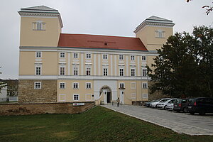Wolkersdorf, Eingangsfassade des Schlosses