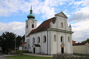 Enzersdorf an der Fischa, Pfarrkirche hl. Thomas, roman. Chorturmkirche mit barockem Langhaus von 1714-15