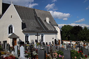 Neukirchen am Ostrong, Pfarrkirche Mariae Himmelfahrt, gotische Staffelkirche mit frühgotischem Turm