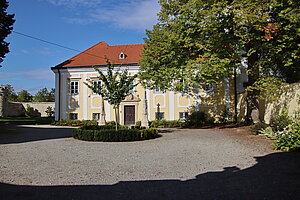 Reinprechtspölla, Pfarrkirche hl. Pankraz, Pfarrhof, um 1660, Ausbauten bis 1738