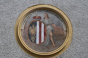 Ybbs an der Donau, Fresko auf Haus Kirchengasse Nr. 12/14: eine der ehemaligen Stadtburgen, Mauthaus und Weinlagerstätte, um 1800 von den oberösterreichischen Ständen gekauft