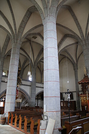 St. Wolfgang bei Weitra, Pfarrkirche St. Wolfgang, Blick vom Seitenschiff in das Hauptschiff