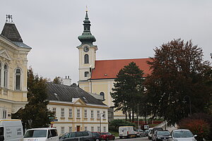 Wolkersdorf, Pfarrkirche Hl. Margaretha, barocke Saalkirche mit vorgestelltem Westturm, Langhaus 1747 erneuert, Turm 1754