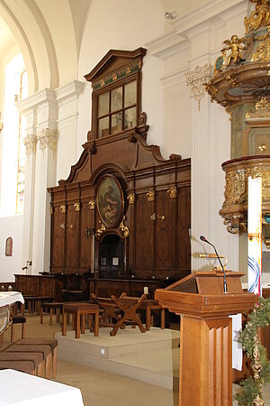 Retz, Pfarrkirche hl. Stephan, barockes Chrogestühl 1718