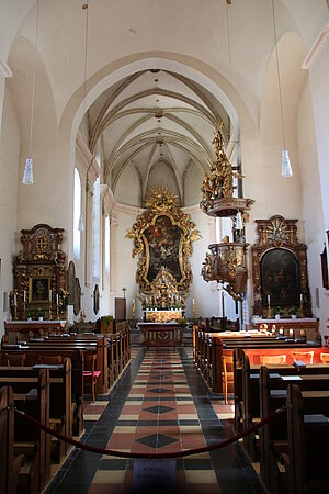 Ebenfurth, Pfarrkirche hl. Ulrich, barockisierter gotischer Bau, 1. Hälfte 14. Jh., Blick in das Kircheninnere