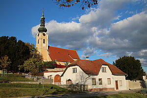 Gobelsburg, Pfarrkirche Mariae Geburt, Pfeilerbasilika vor Mitte 14. Jh., 1749/50 barockisiert und zu Staffelkirche umgebaut