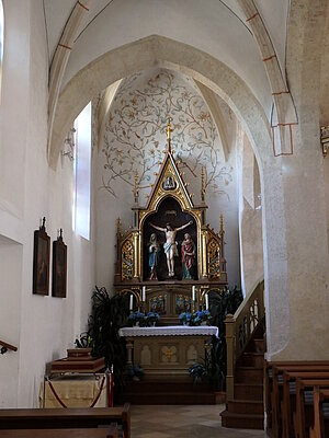 Rabenstein an der Pielach, Pfarrkirche hl. Laurentius, original bemalte Rippen und Gewölbeflächen im Seitenschiff