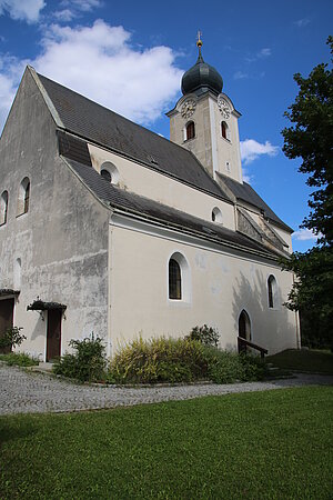 Stratzing, Pfarrkirche hl. Nikolaus, spätromanischer Saalbau mit spätgotischer Erweiterung