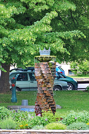 Königsbrunn am Wagram, Brunnen zur Erinnerung an die Entstehungssage des Namens "Königsbrunn"
