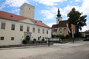 St. Peter in der Au, Schloss und Pfarrkirche