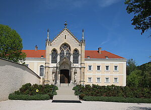 Mayerling, Kirche St. Josef, 1889 in Formen der Neugotik errichtet