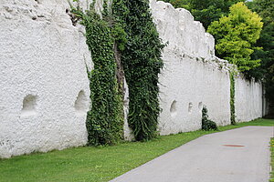 Groß-Enzersdorf, Überreste der mittelalterlichen Stadtmauer