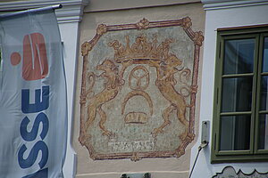 Aspang, Hauptplatz Nr. 11, Bürgerhaus aus dem 17./18. Jahrhundert, Bäckerhauszeichen 1731