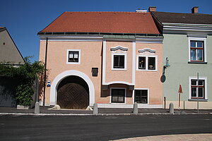 Ebenfurth, Schloßgasse 7, spätgotisches Bürgerhaus mit barockem Stuckdekor