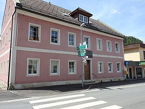 Hohenberg, Pensionshaus der St. Egydy und Kindberger Eisen- und Stahlindustrie, 1869 durch Anton Fischer Ritter von Ankern gestiftet
