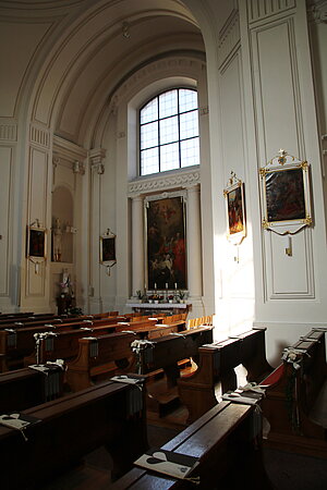Wiener Neudorf, Pfarrkirche Maria Schnee, frühklassizistischer Zentralbau, ab 1777 Planung und Errichtung