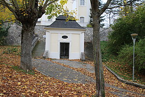 Kaltenleutgeben, Brunnenhaus und Jakobskapelle unterhalb der Kirche, 2. Viertel 18. Jh.