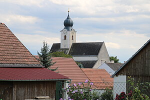 Stratzing, Blick über die Dächer zur Pfarrkirche