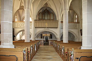 Neuhofen an der Ybbs, Pfarrkirche Mariae Himmelfahrt, Blick in das Kircheninnere Richtung Orgelempore