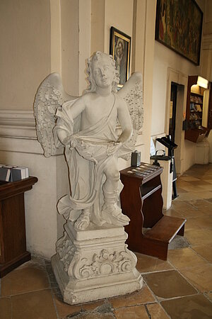Maria Dreieichen, Pfarr- und Wallfahrtskirche Zur Schmerzhaften Muttergottes, Weihwasserschale tragender Engel, um 1750