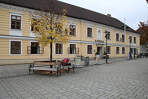 Wolkersdorf, Hauptstraße Nr. 28: Rathaus , erbaut 1803