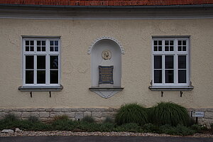 Altenwörth, Hauptstraße Nr. 6, Alte Volksschule, Gedenktafel für Kaiser Franz Joseph , 1908